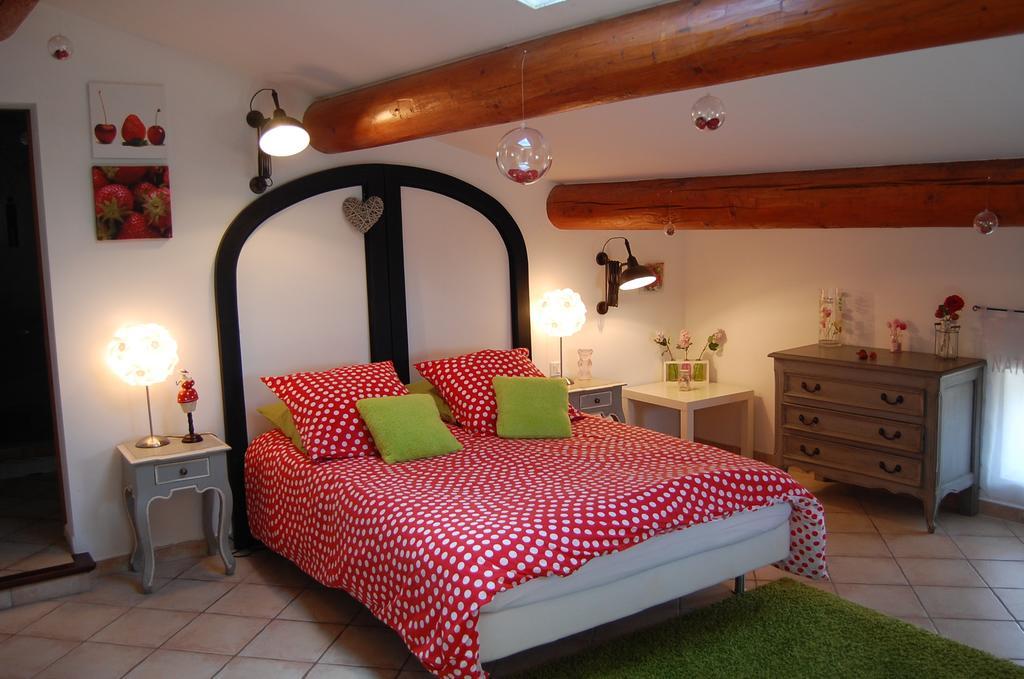 Maison D'Hotes Le Mas De Lila Vers-Pont-du-Gard Kamer foto