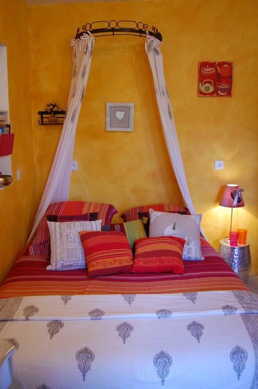 Maison D'Hotes Le Mas De Lila Vers-Pont-du-Gard Kamer foto