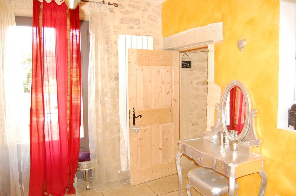 Maison D'Hotes Le Mas De Lila Vers-Pont-du-Gard Kamer foto