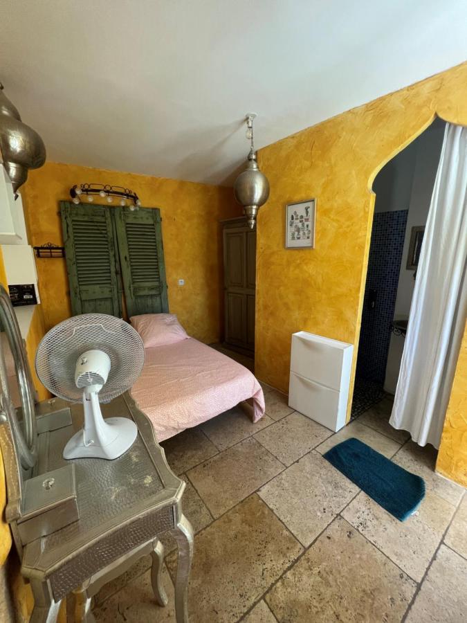 Maison D'Hotes Le Mas De Lila Vers-Pont-du-Gard Buitenkant foto
